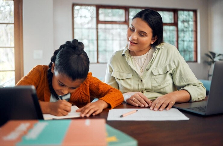 Individual attention through structured curriculum-based training